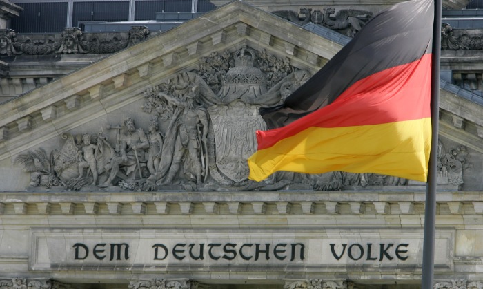 The German national flag waves beside the main entrance of the Reichstag's building, the seat German lower house of parliament Bundestag in Berlin, June 30, 2005. German Chancellor Gerhard Schroeder will abstain from voting in the Friday confidence vote in parliament he hopes will pave the way to new elections. The inscription on the building reads: 'For the German people'. REUTERS/Fabrizio Bensch  FAB/CVI - RTRFYPT