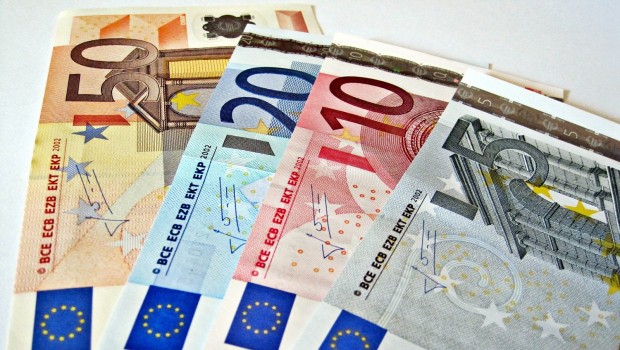 euros_banknotes_single_currency_euro_eurozone_opt_620x350